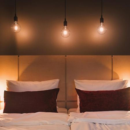 Svalbard Hotell | The Vault Лонгиърбиен Екстериор снимка