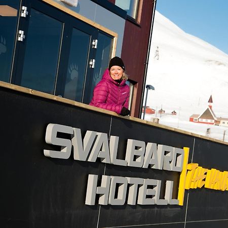 Svalbard Hotell | The Vault Лонгиърбиен Екстериор снимка