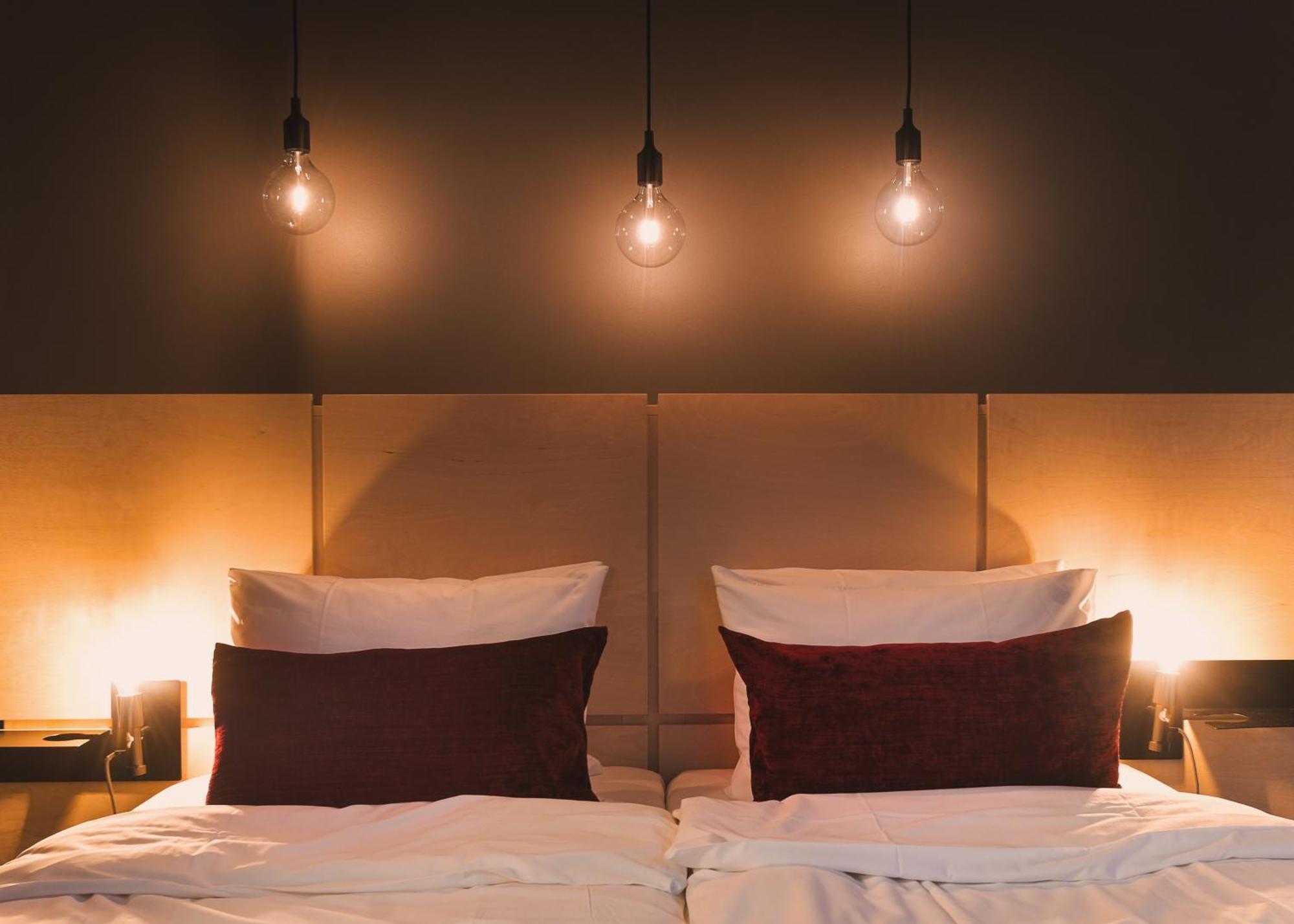 Svalbard Hotell | The Vault Лонгиърбиен Екстериор снимка