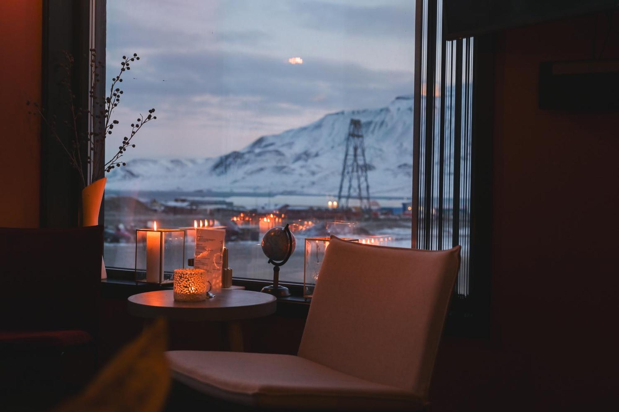 Svalbard Hotell | The Vault Лонгиърбиен Екстериор снимка